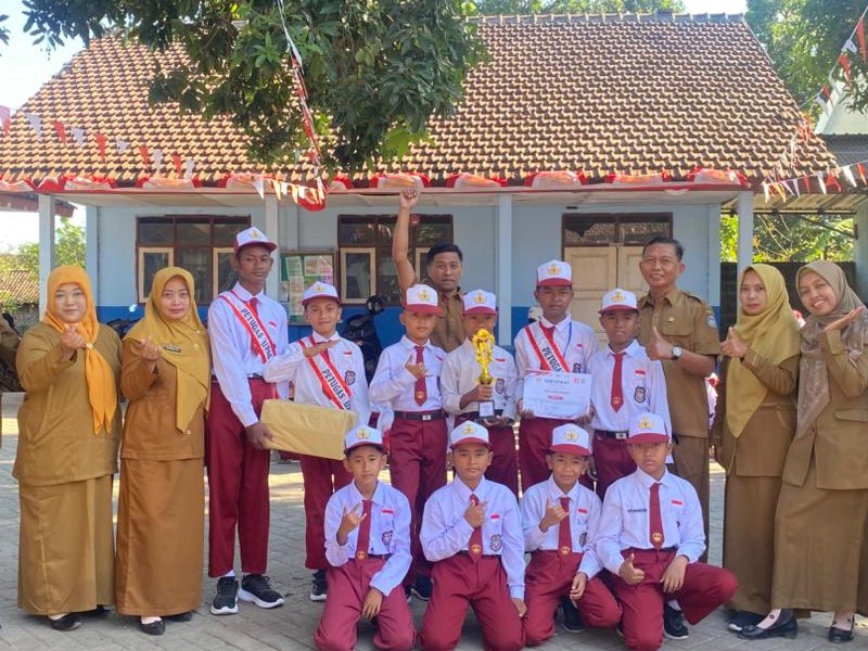 UPACARA BENDERA HARI SENIN & PEMBERIAN REWARD PEMENANG LOMBA